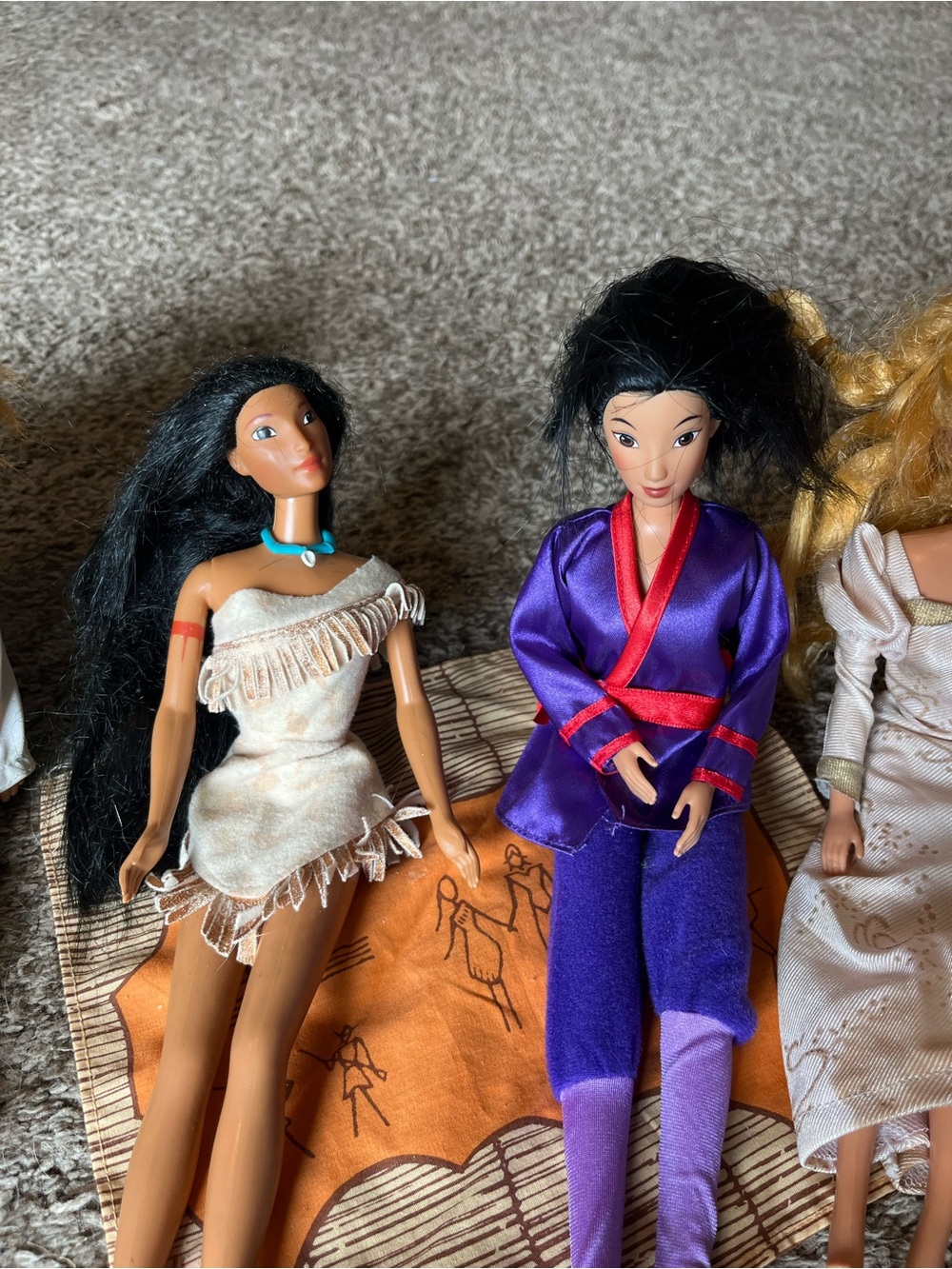 Vintage set of Disney Barbie’s -8 - Picture 3 of 5